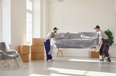 Meble z dostawą do domu – na co zwrócić uwagę, zamawiając łóżko przez internet?